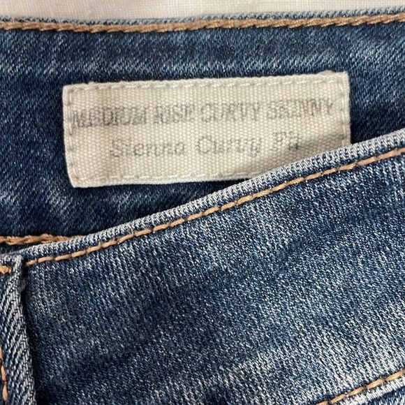 Guess - Size 26 - Full length jeans - Stretch material - Like new - Picture 4 of 4